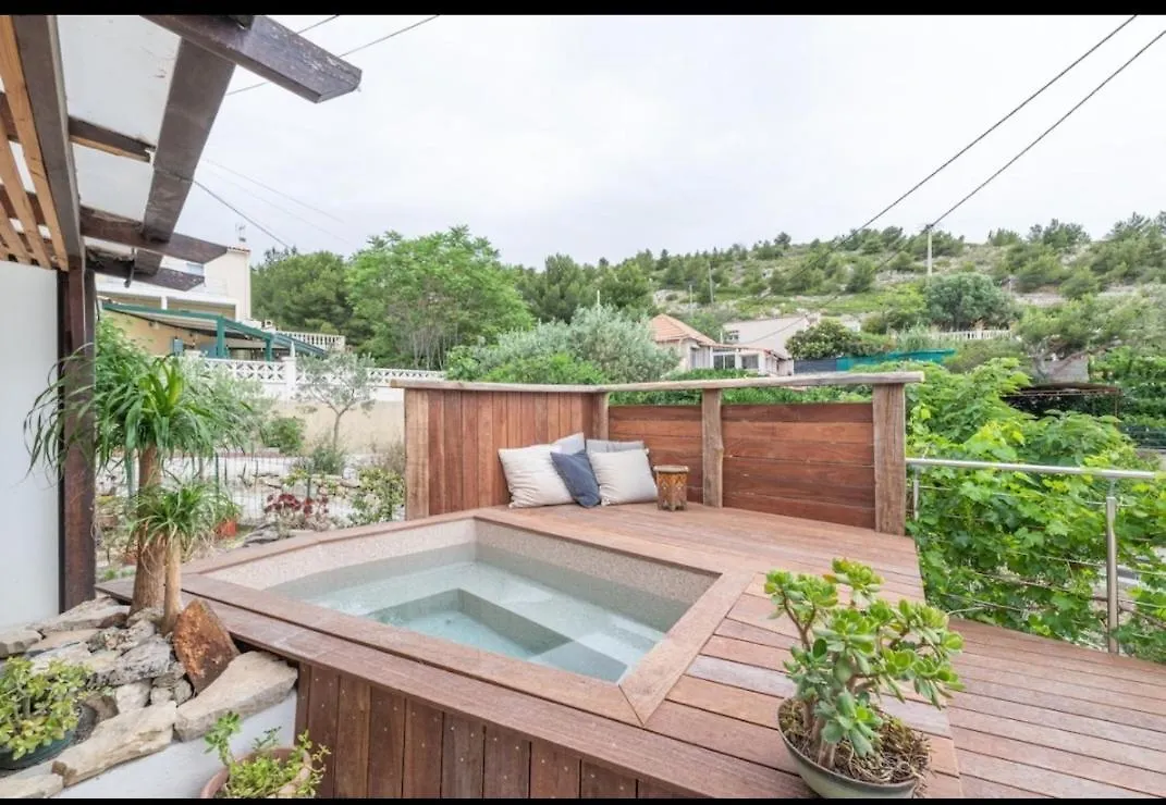 Alt Niolon Maison, Piscine Vue Mer Et Marseille Le Rove 0*,  France
