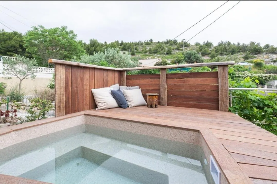 Alt Niolon Maison, Piscine Vue Mer Et Marseille Le Rove Holiday home
